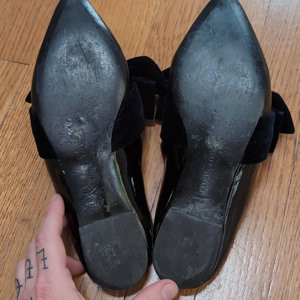 Banana Republic Black Patent Leather Mules With Navy Velvet Bows Festive Holiday - Picture 6 of 8